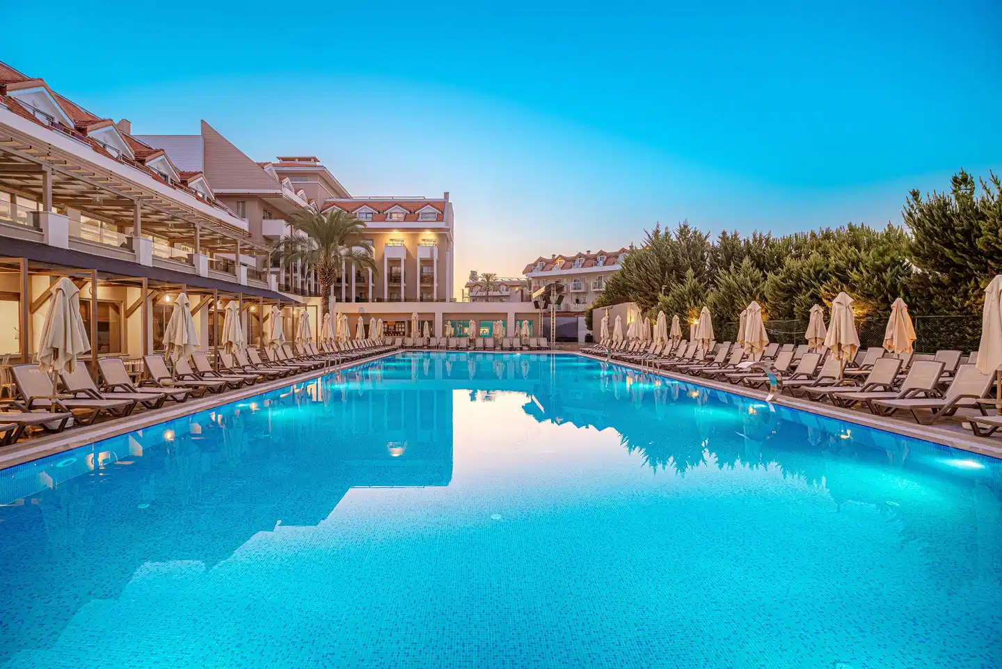 Side Story Resort & Spa Hotel POOL