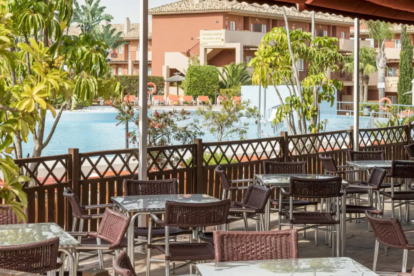 Aparthotel ILUNION Tartessus Sancti Petri Terrasse