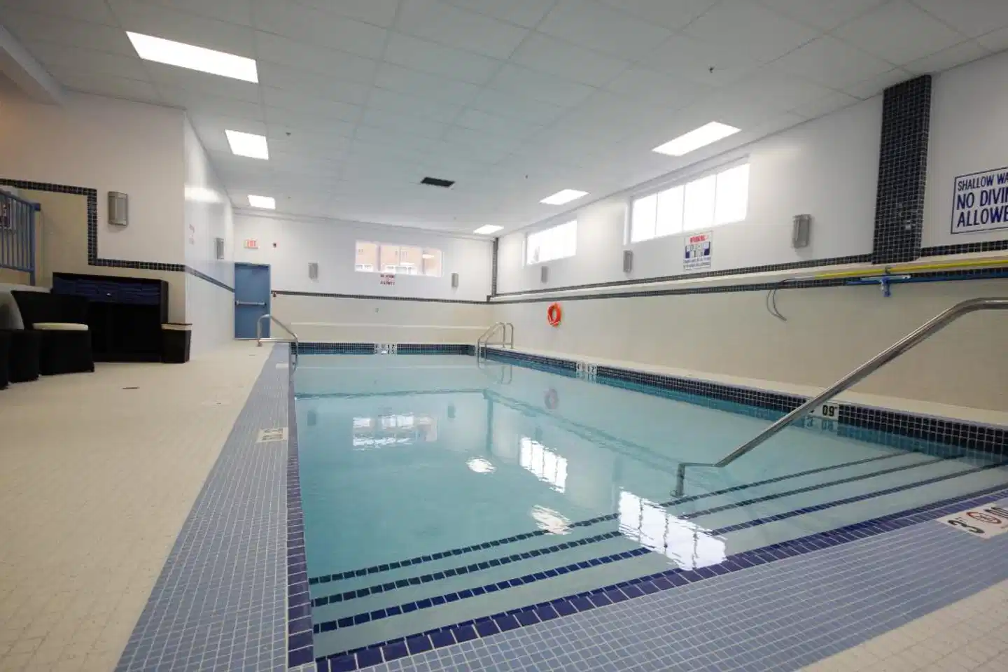 Coast Lethbridge Hotel & Conference Centre Hallenbad