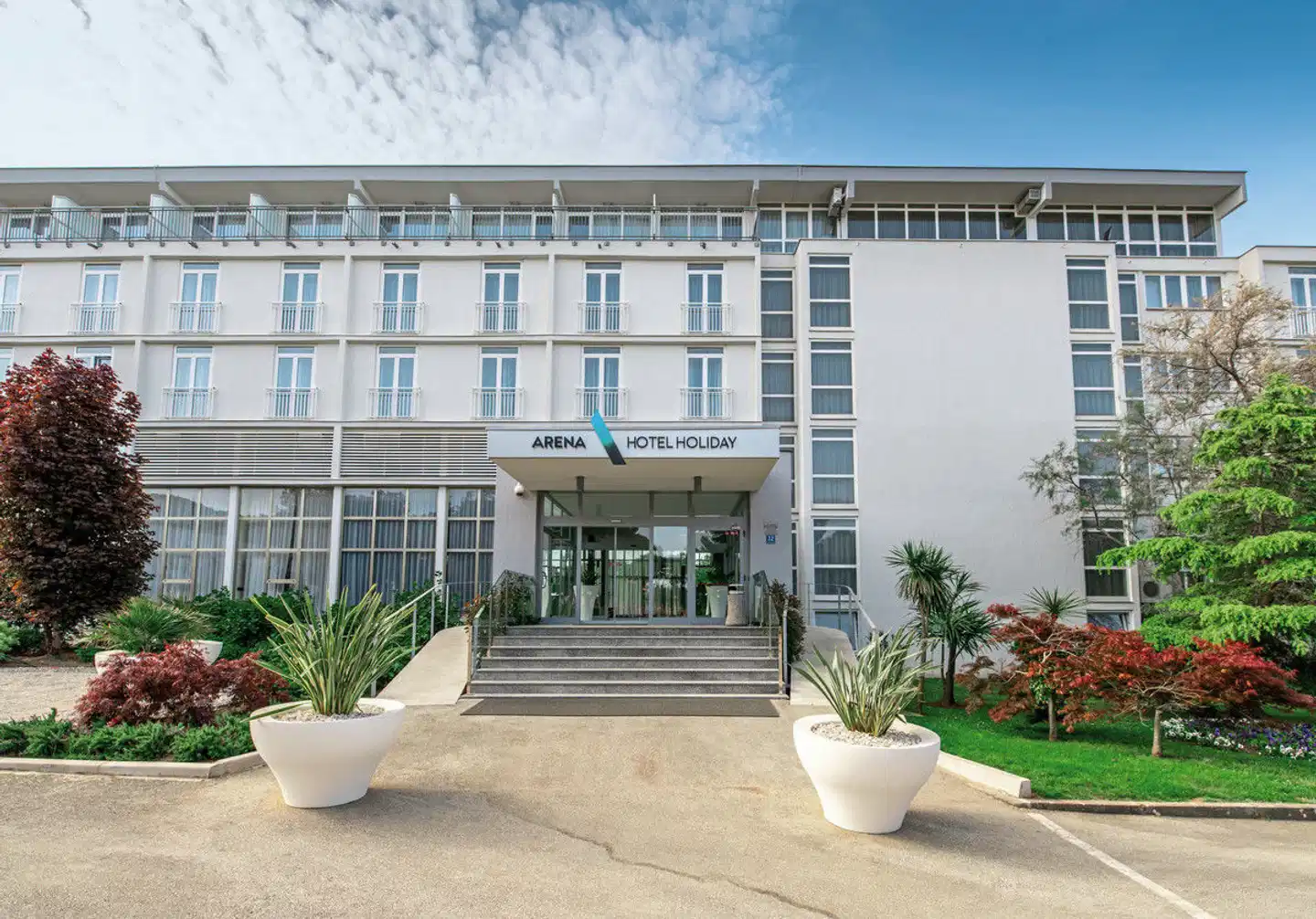 Arena Hotel Holiday Aussenansicht