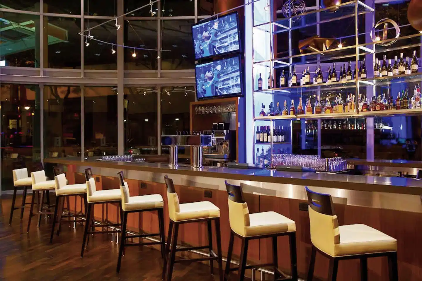 Vancouver Marriott Pinnacle Downtown Bar