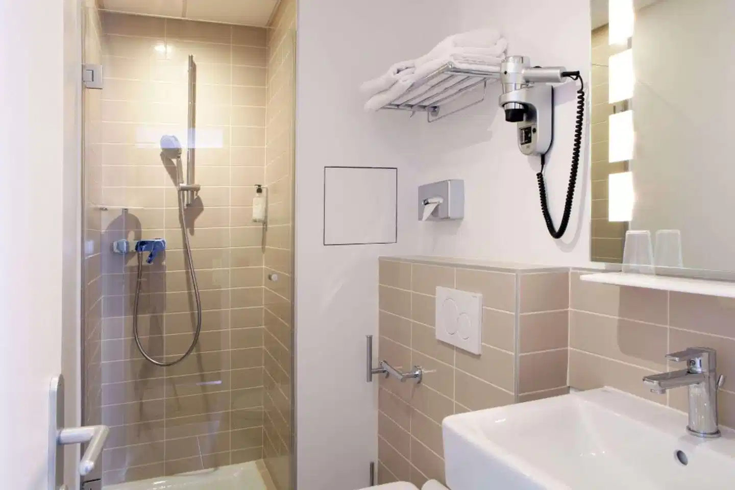 Contact Hotel Alizé Montmartre Badezimmer