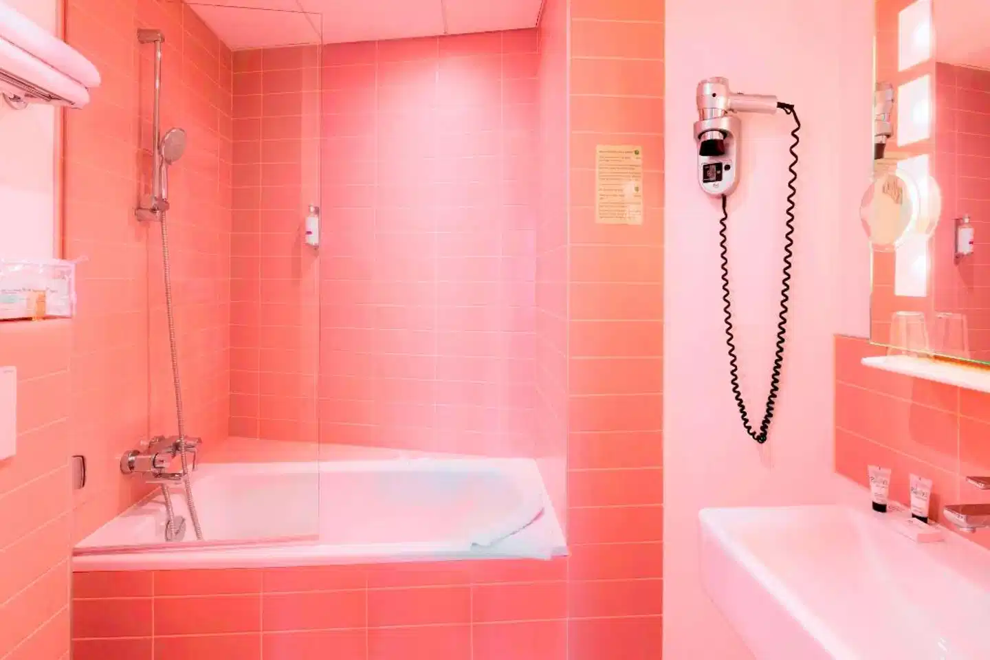 Contact Hotel Alizé Montmartre Badezimmer