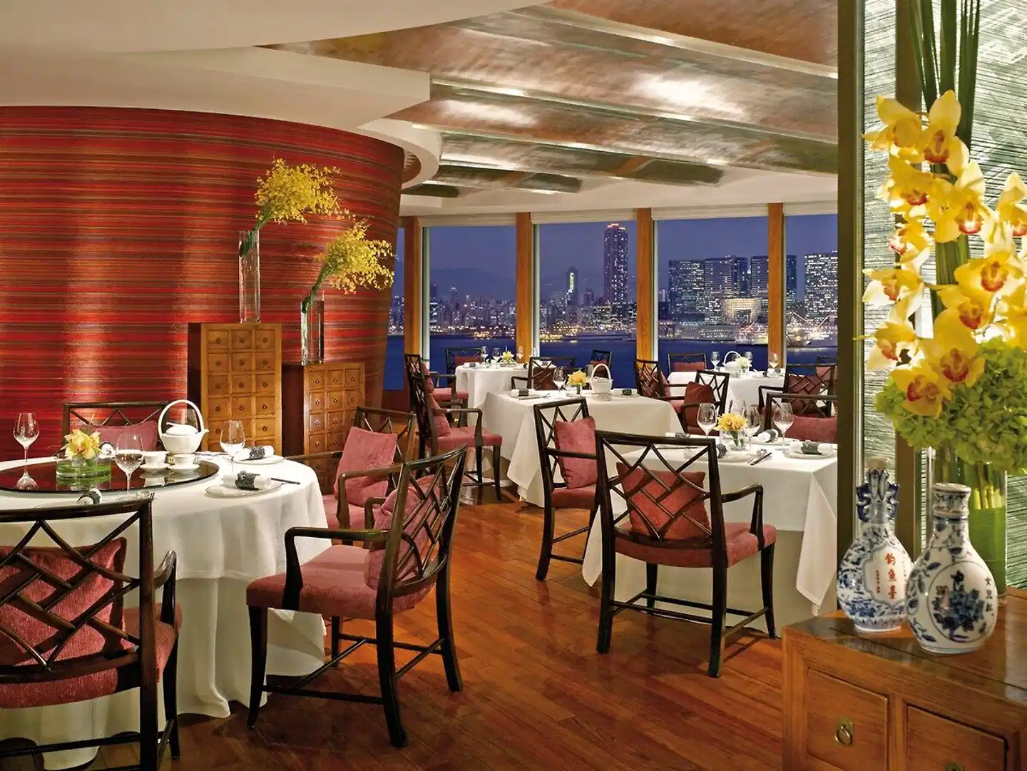 Four Seasons Hotel Hong Kong Restaurant