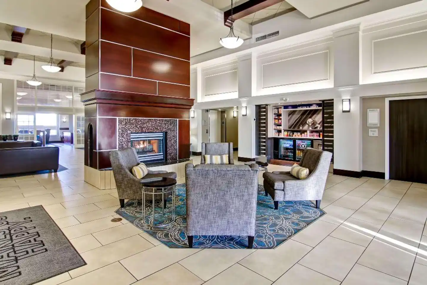 Hampton Inn & Suites by Hilton Calgary-Airport Lobby