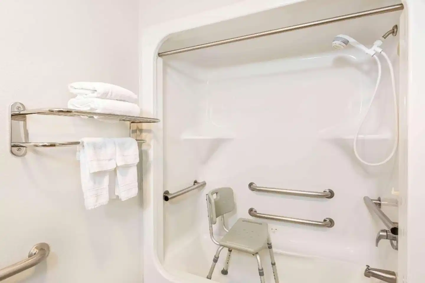 Wingate by Wyndham Goodlettsville Badezimmer