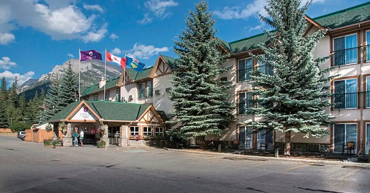 Coast Canmore Hotel Aussenansicht