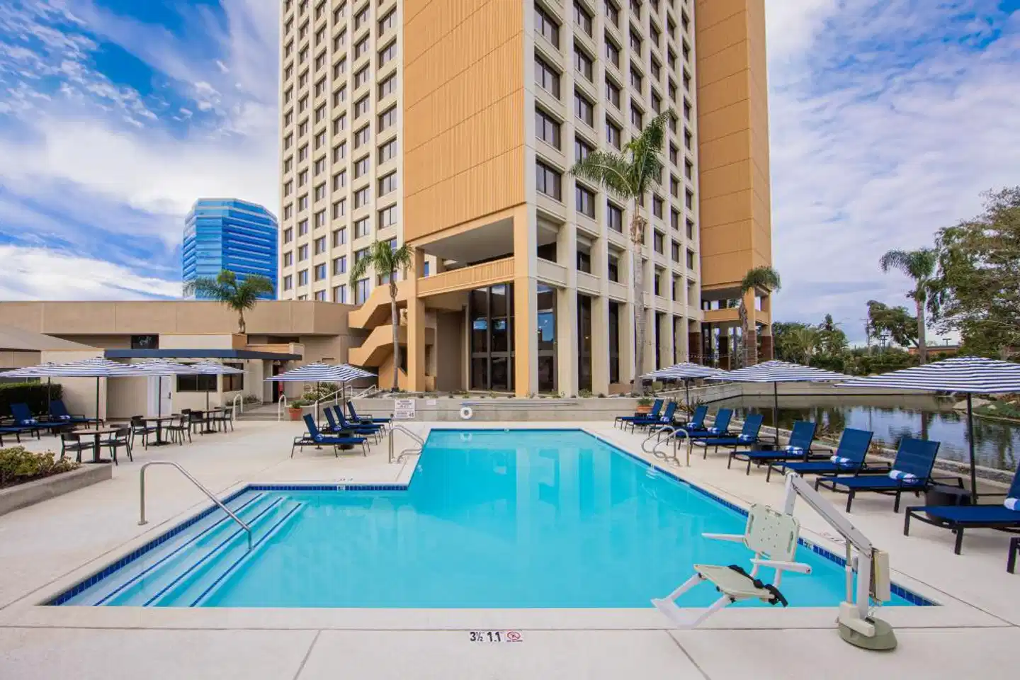 Hotel Fera Anaheim, a DoubleTree by Hilton Pool