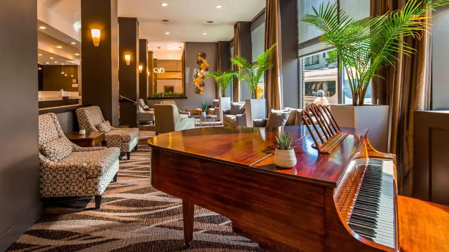 Best Western Plus Carlton Plaza Hotel Lobby