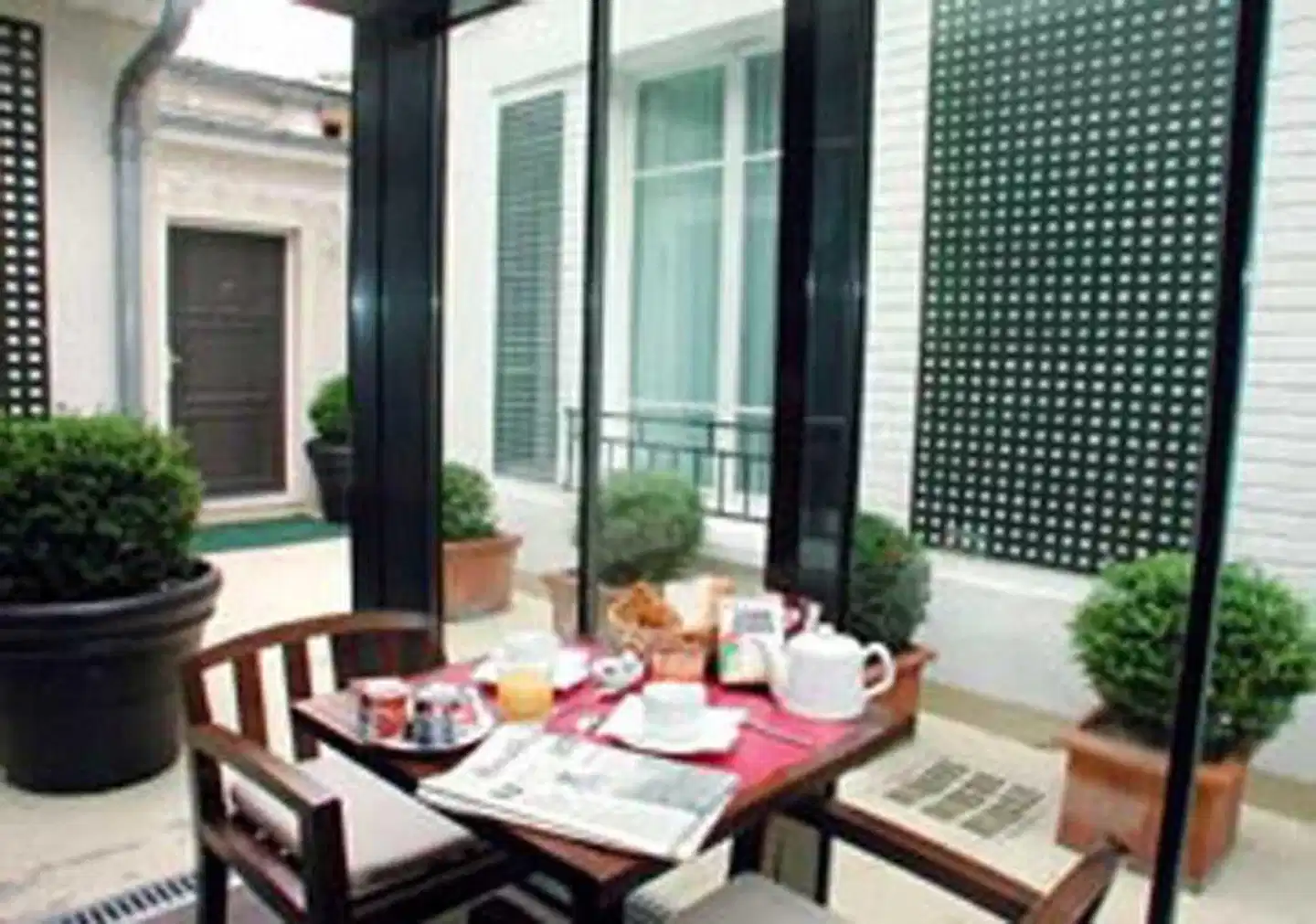 De La Jatte Restaurant