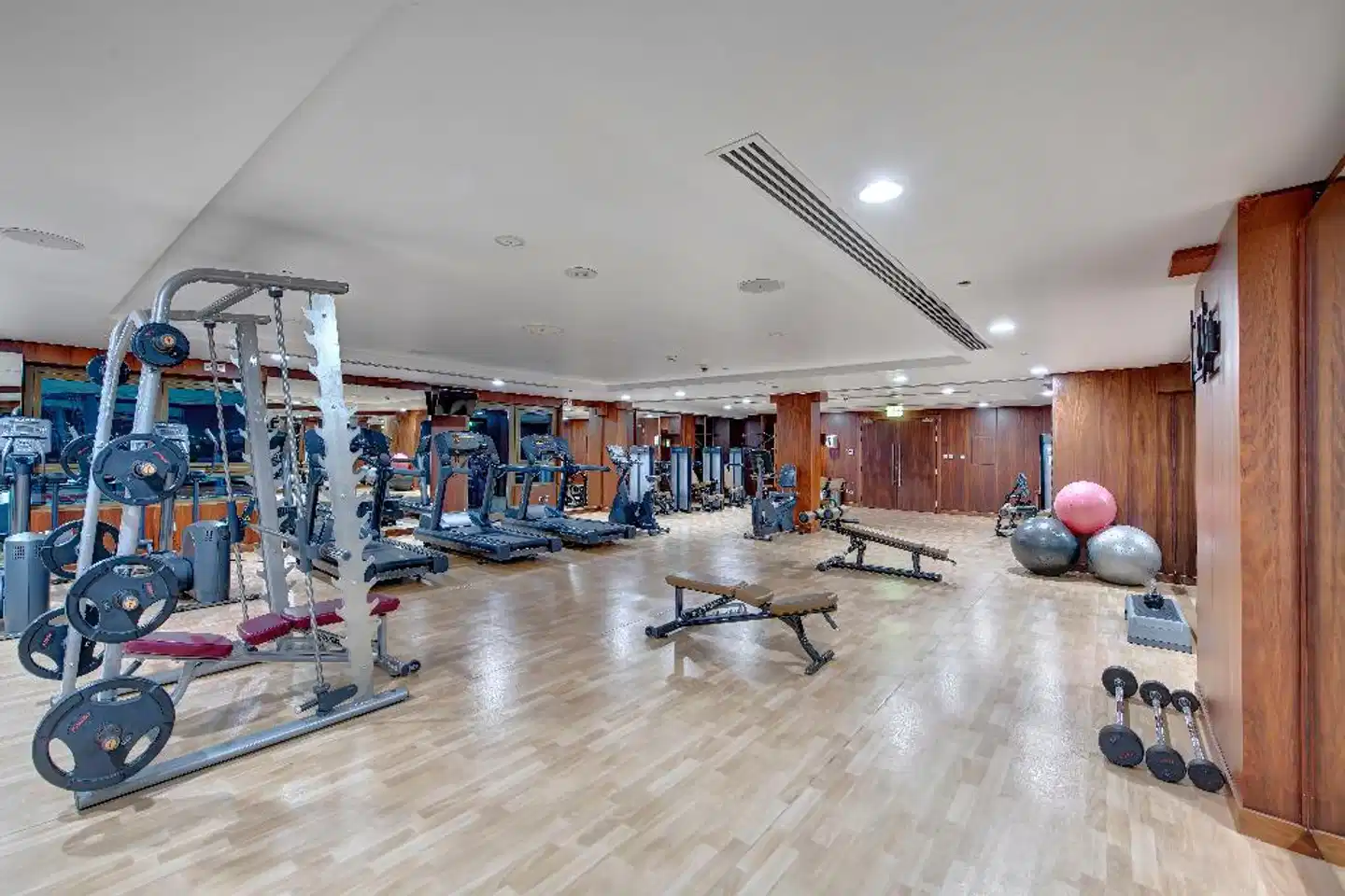 Metropolitan Hotel Dubai Lobby