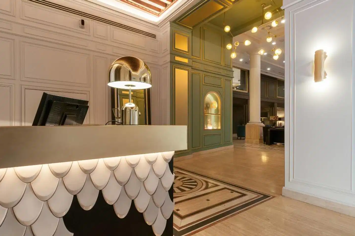 Eugenia de Montijo, Autograph Collection Lobby