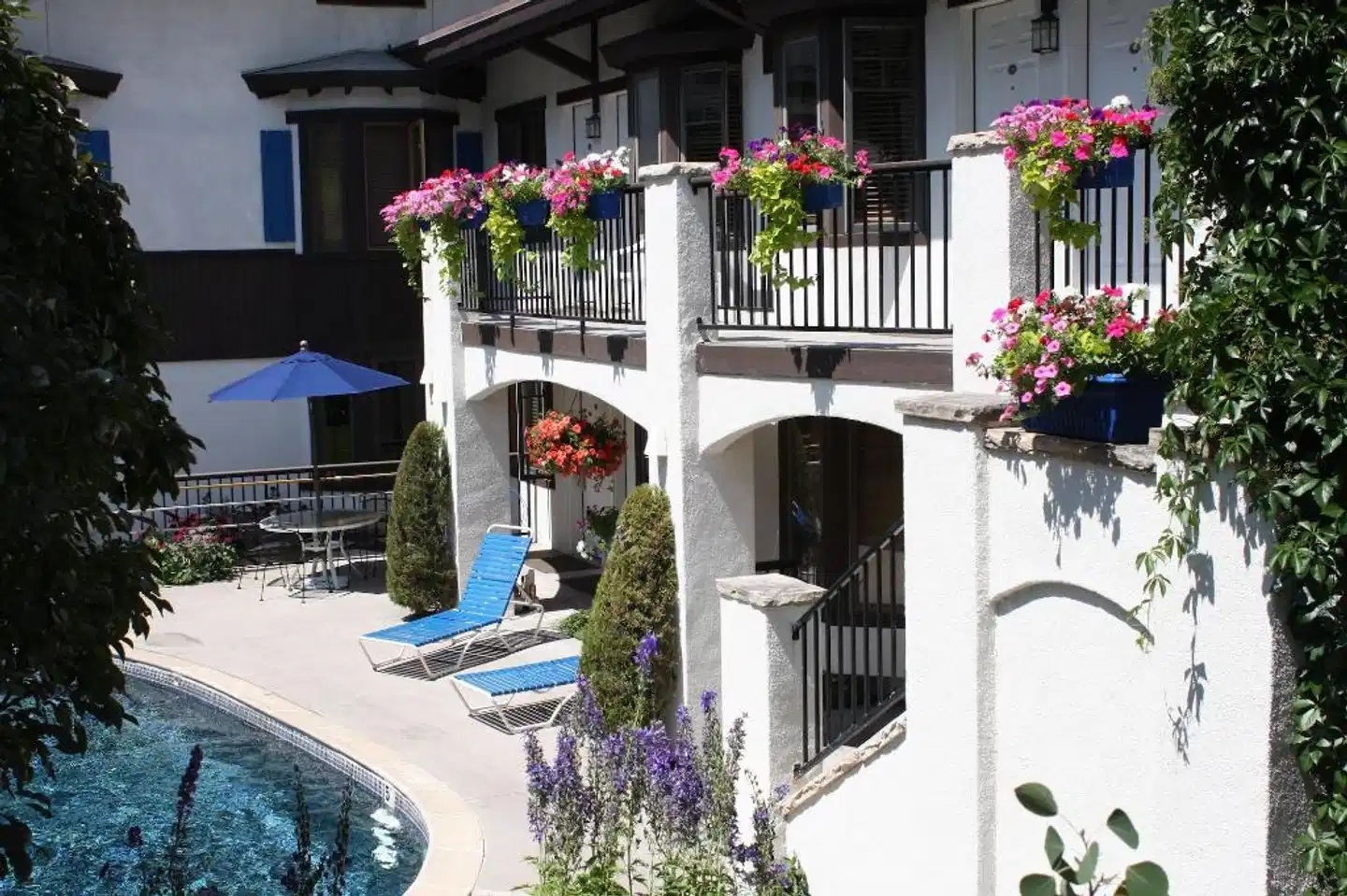 St Moritz Lodge and Condominiums Aussenansicht