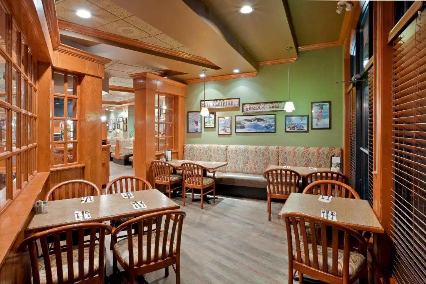 Holiday Inn North Vancouver Bar