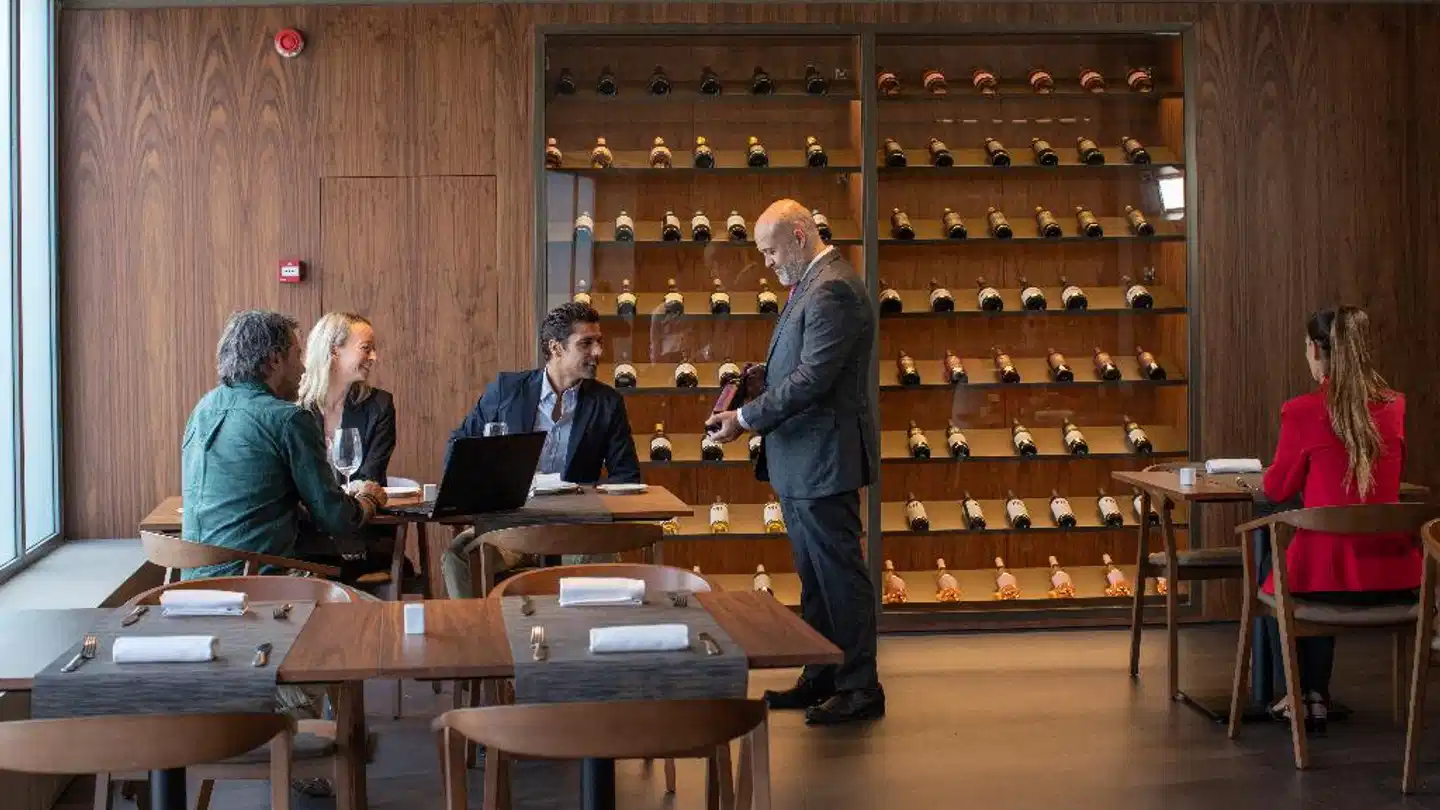 BAH Barcelona Airport Hotel Bar