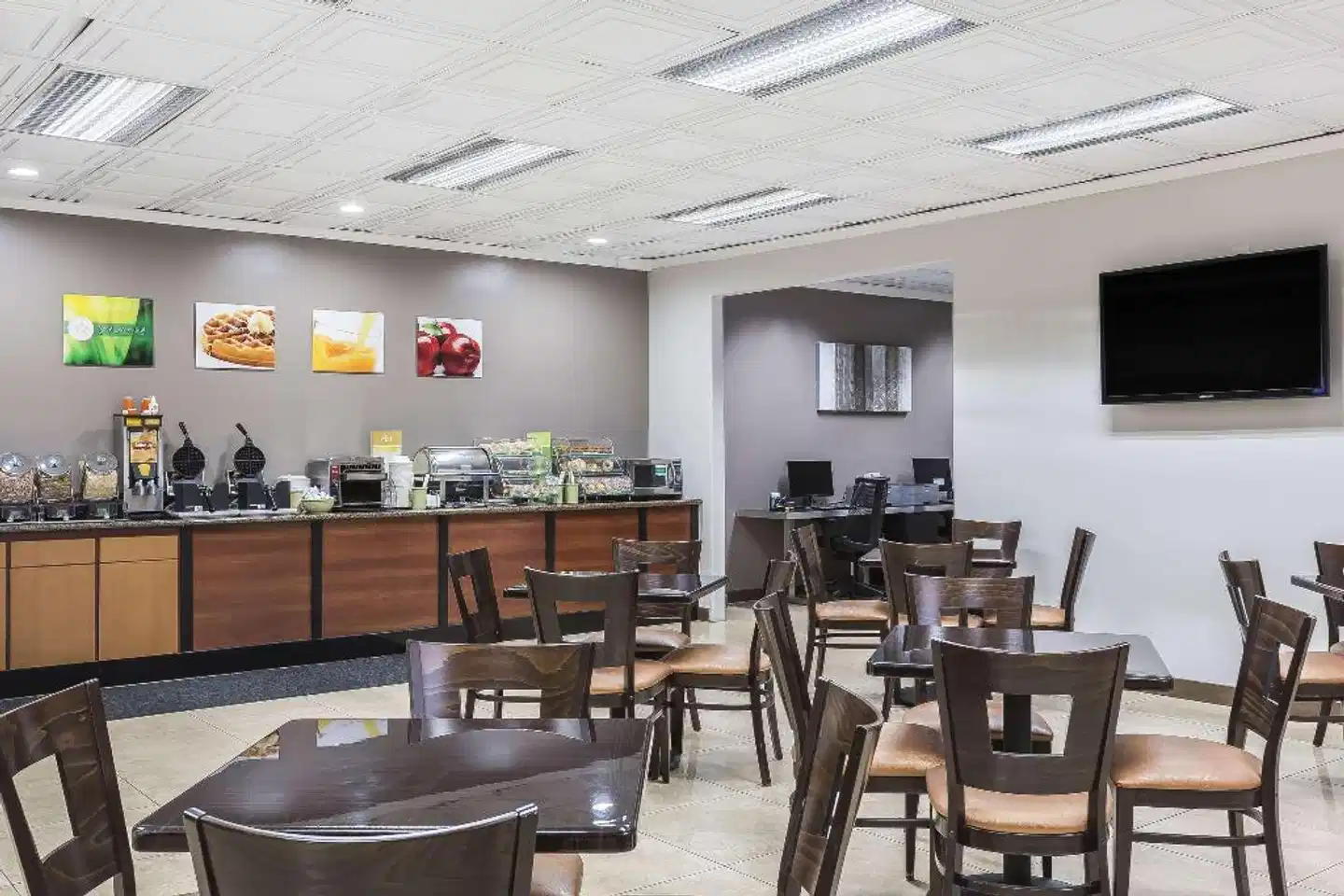 Quality Inn & Suites Los Angeles Airport - LAX Bar