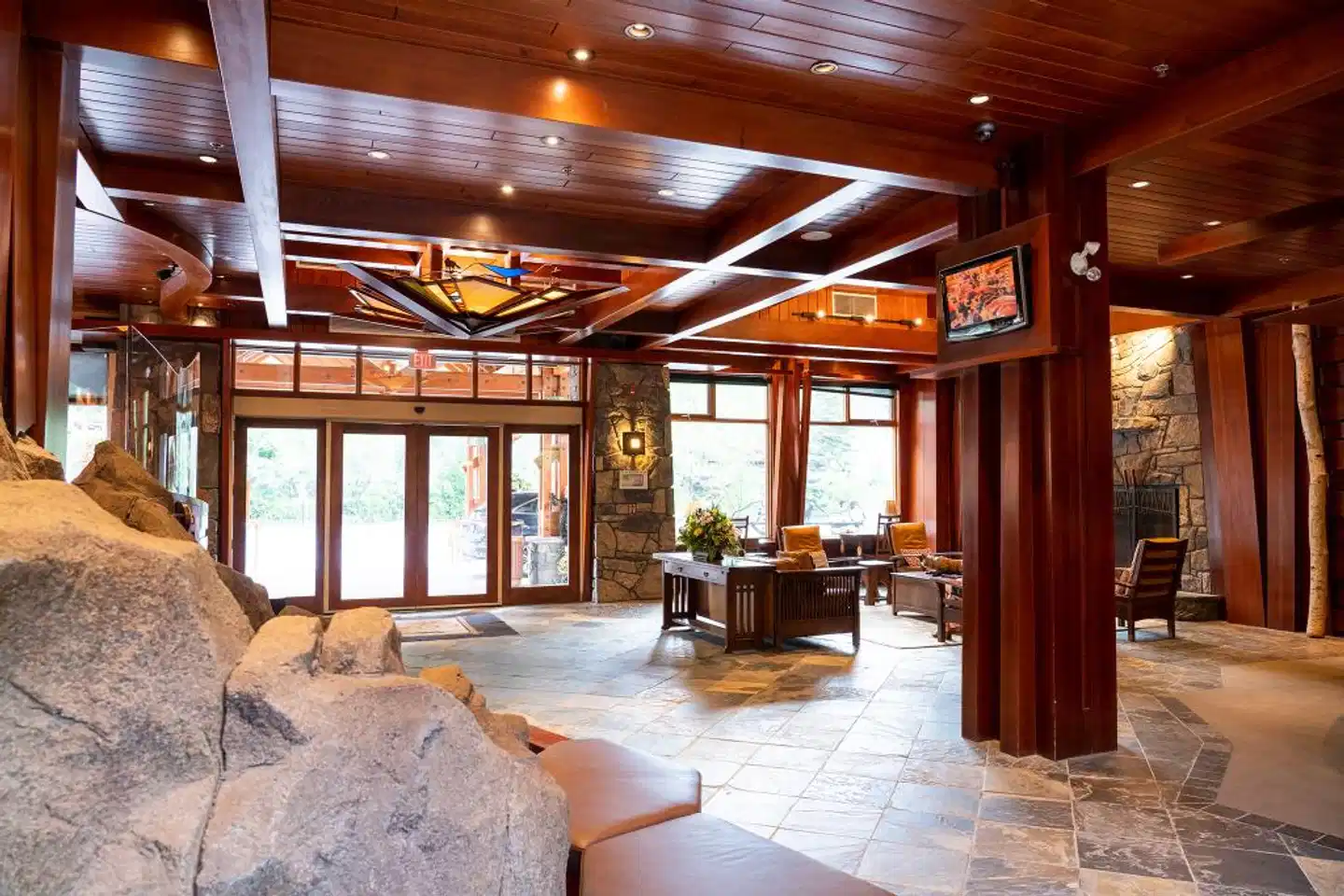 Fox Hotel & Suites Lobby