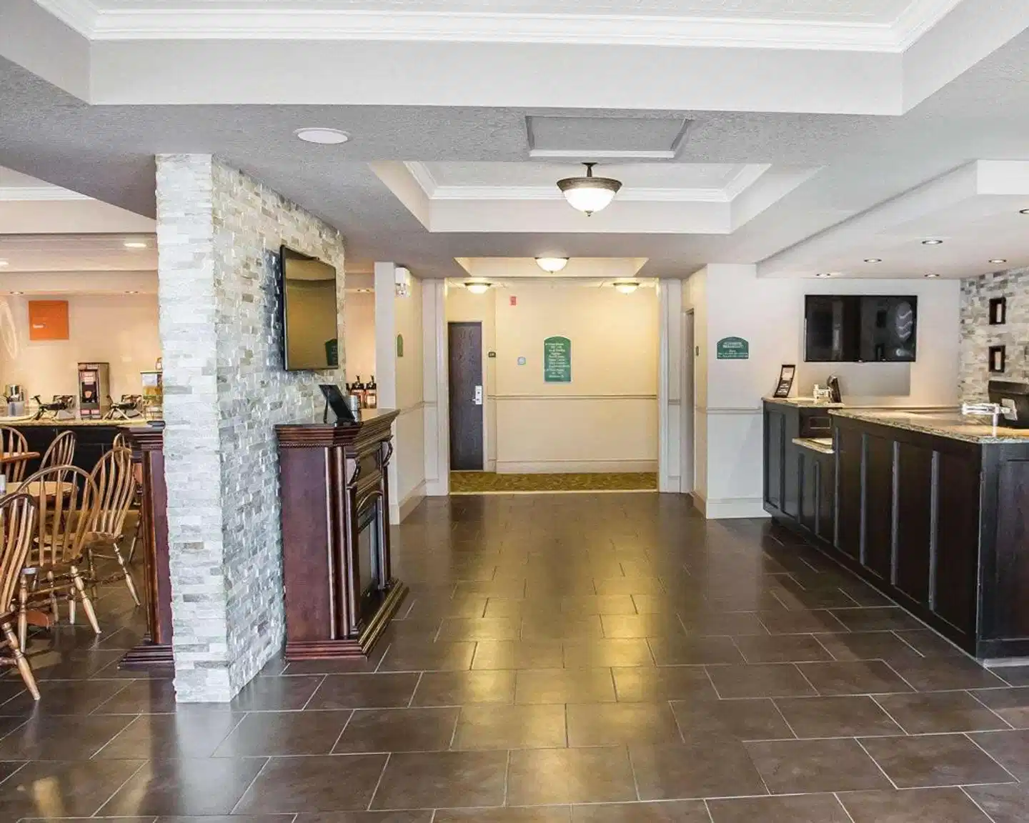 Comfort Inn & Suites Thousand Islands Harbour District Lobby