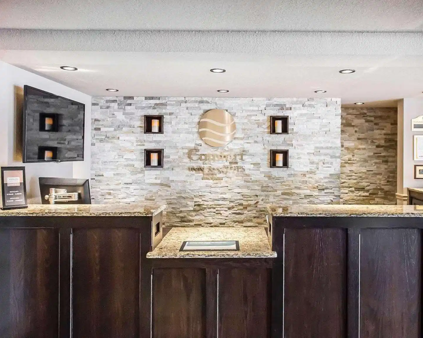 Comfort Inn & Suites Thousand Islands Harbour District Lobby