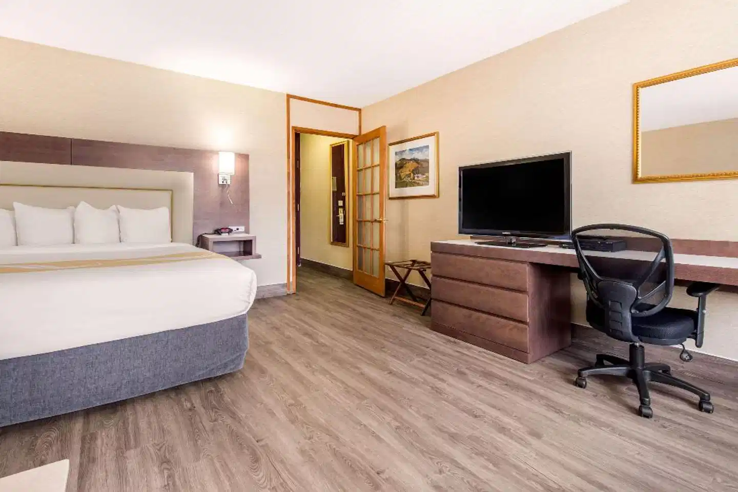 Quality Inn & Suites & Conference Centre - Gatineau Wohnbeispiel
