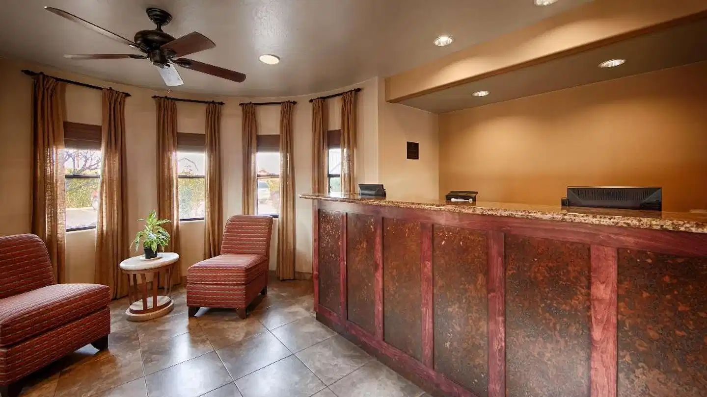 Best Western Cottonwood Inn Lobby