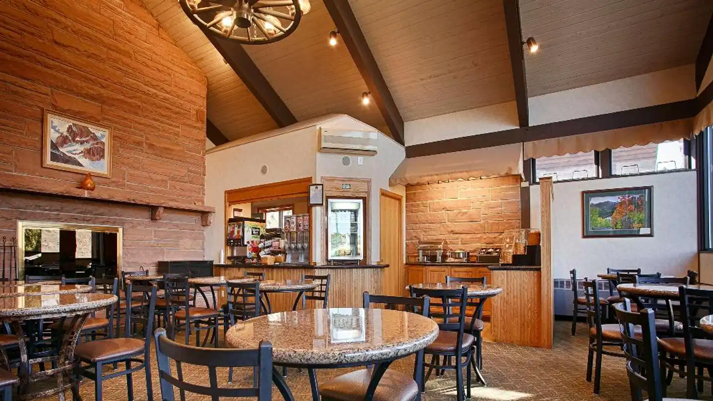 Best Western Plus Silver Saddle Bar