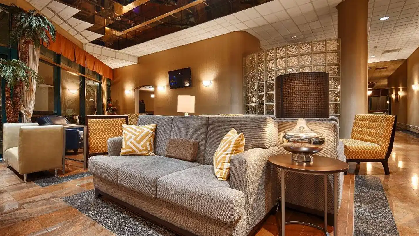 Best Western Plus Suites Hotel - Los Angeles LAX Airport Lobby