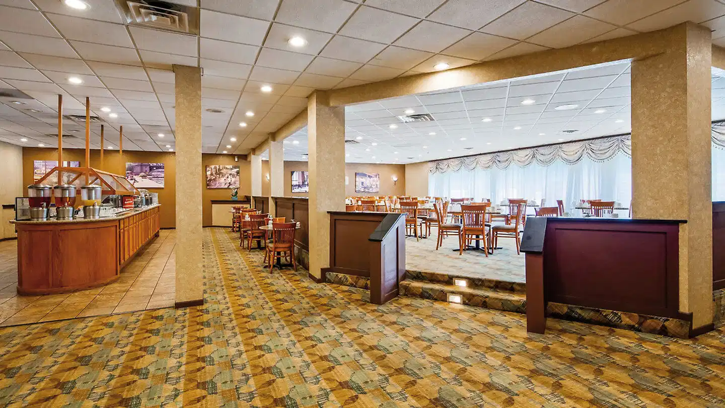 Best Western Plus Chicago Hillside Lobby