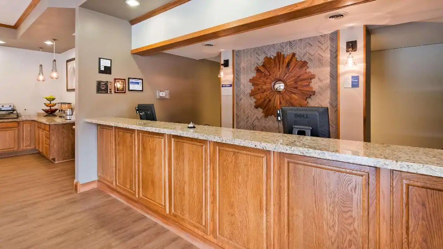 Best Western Buffalo Ridge Inn Lobby