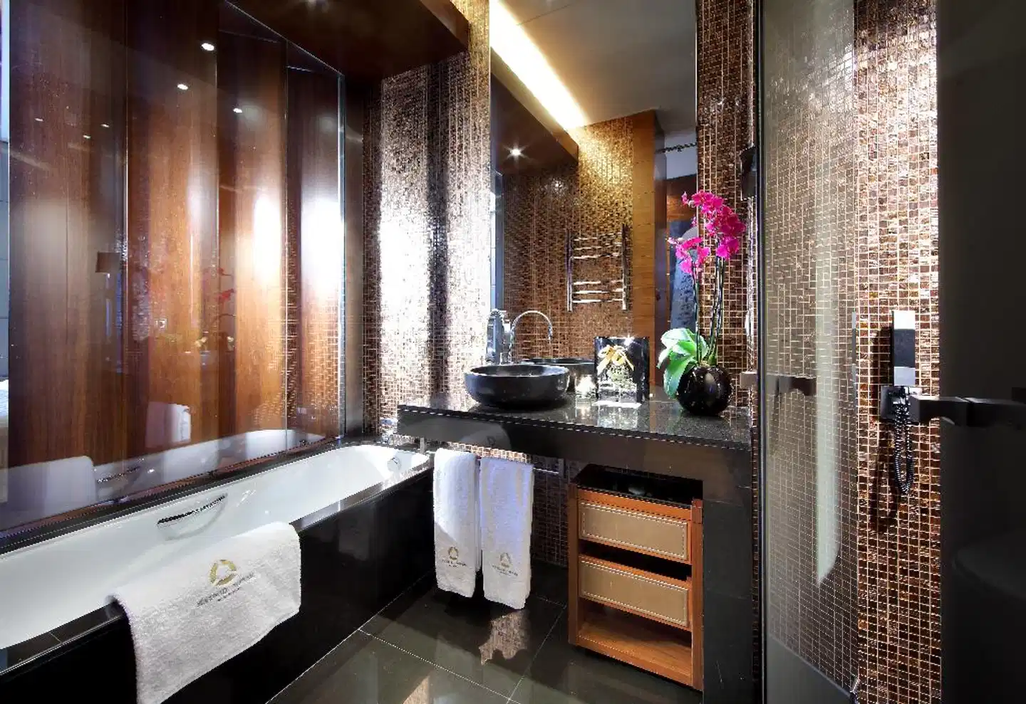 Eurostars Madrid Tower Badezimmer