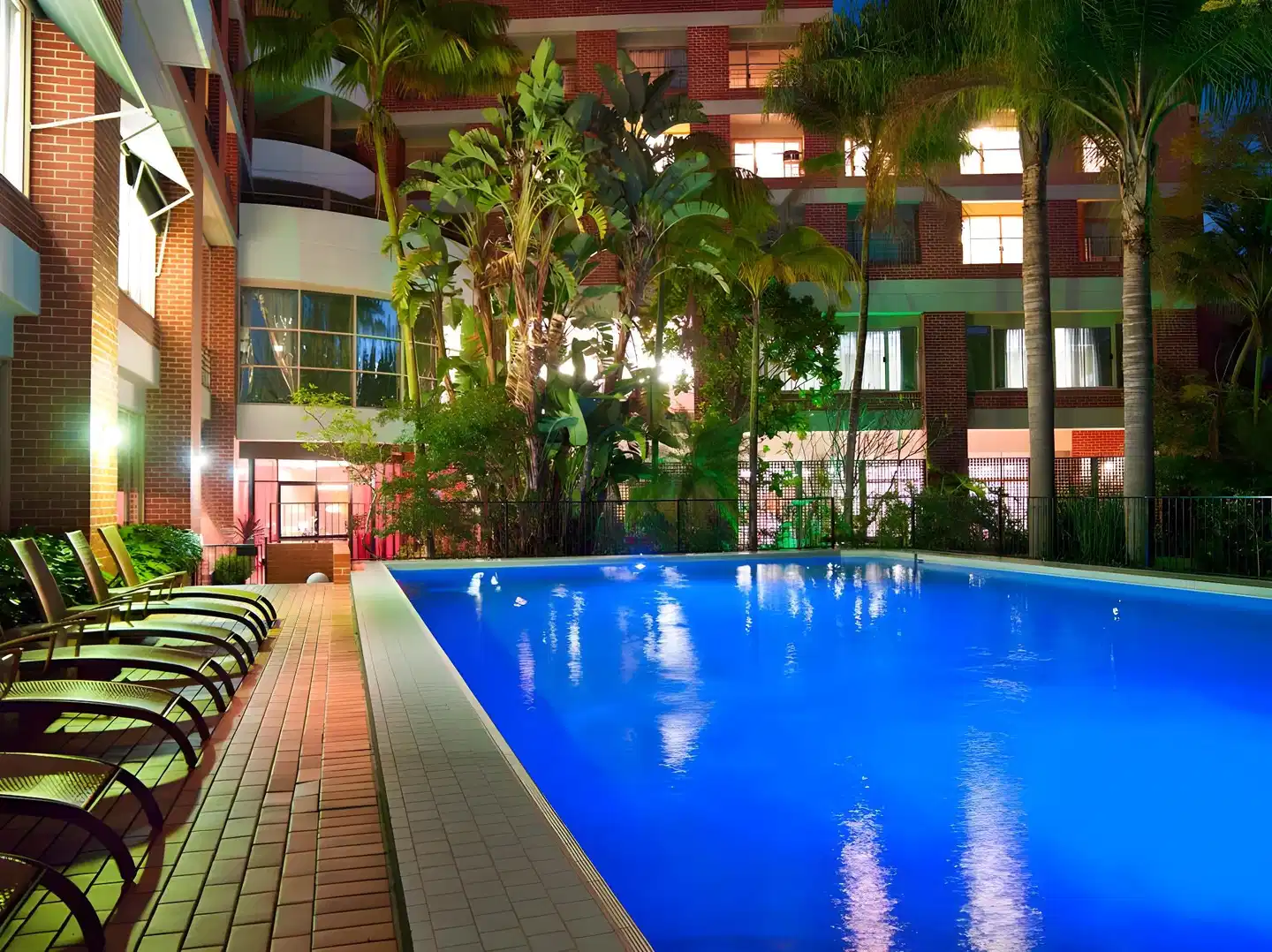 Adina Sydney, Crown Street Pool