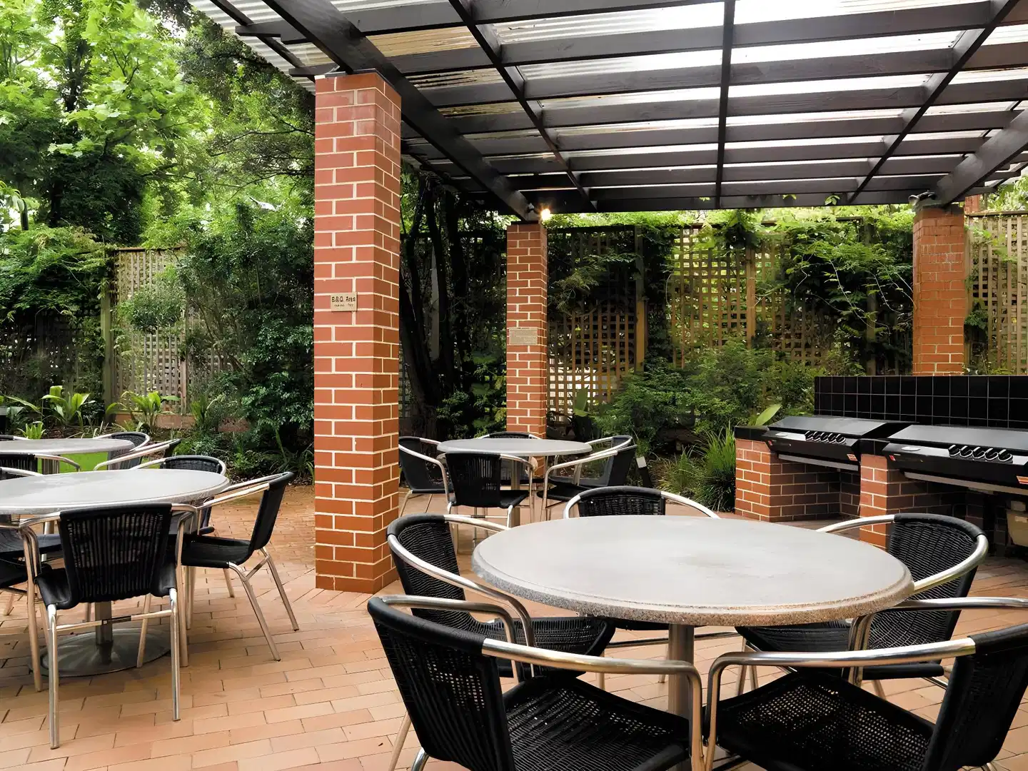 Adina Sydney, Crown Street Terrasse