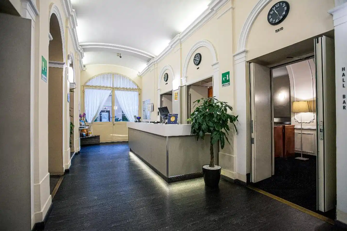 Urbani Lobby