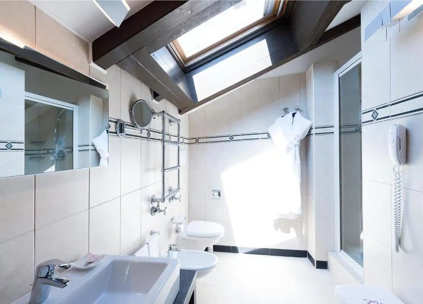 Phi Hotel Bologna - Hotel Badezimmer