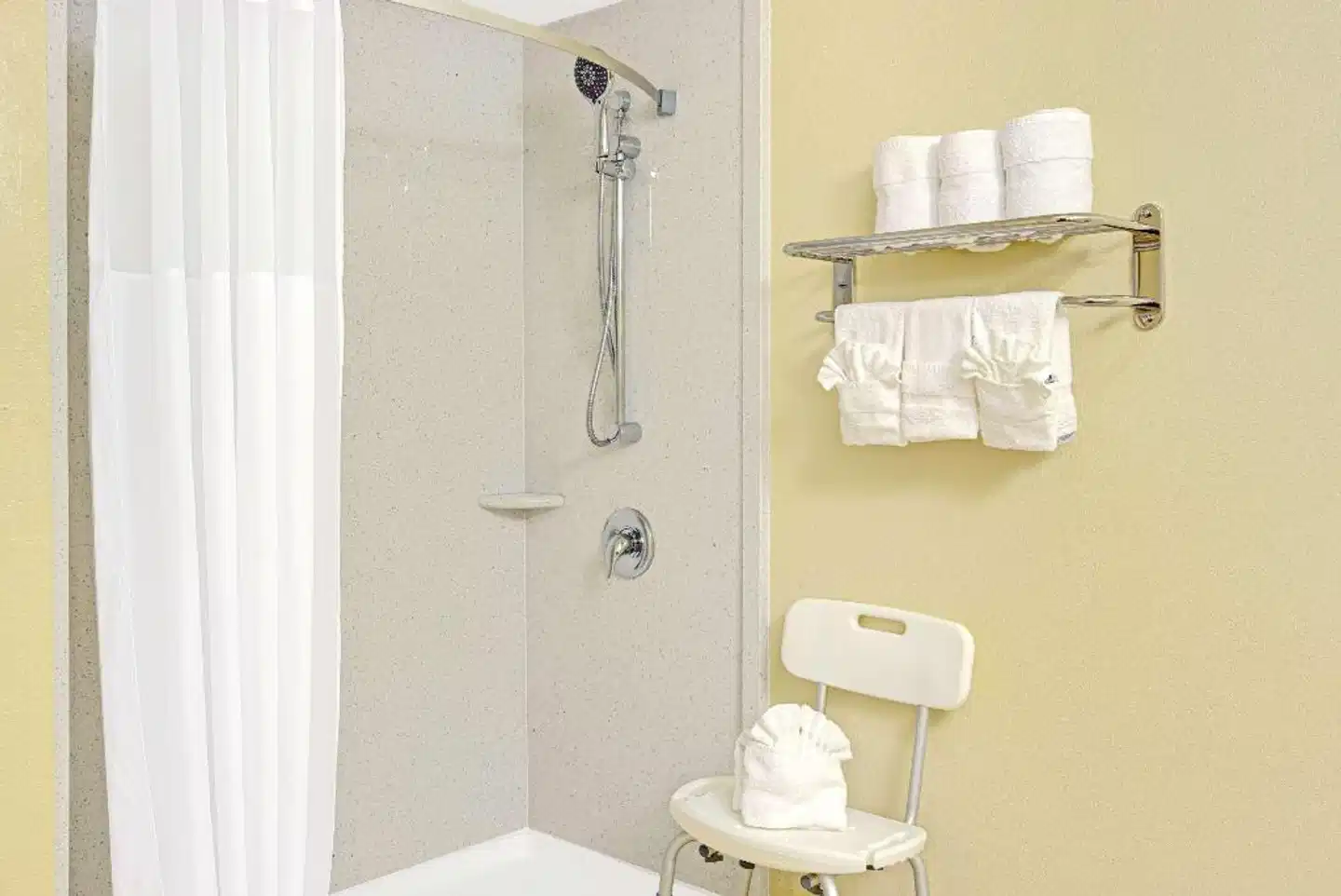 Ramada Plaza by Wyndham Charlotte Airport Conference Center Badezimmer