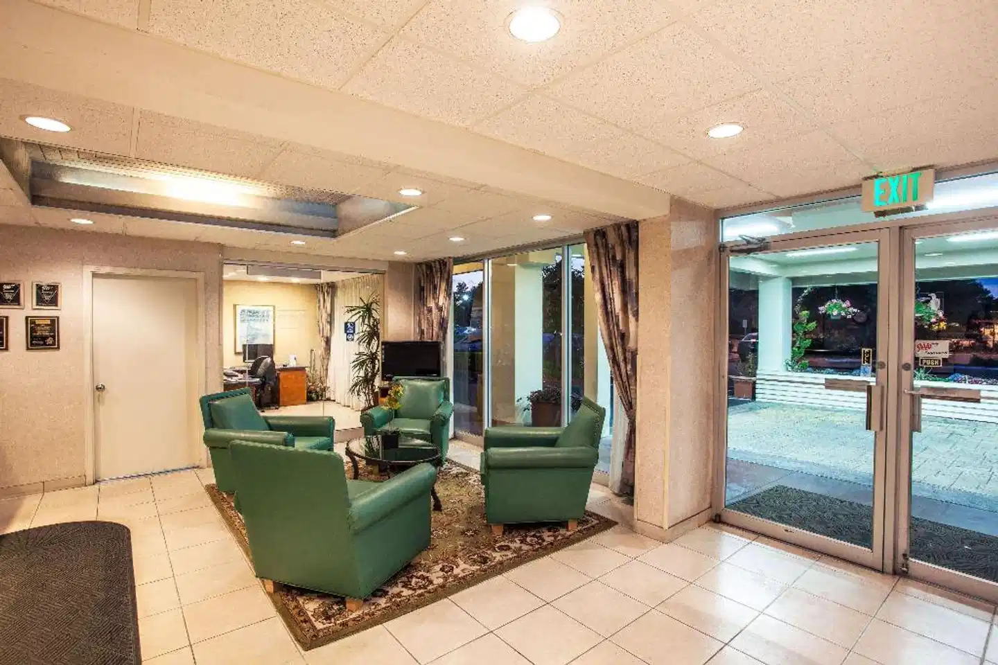 Monterey Bay Travelodge Lobby