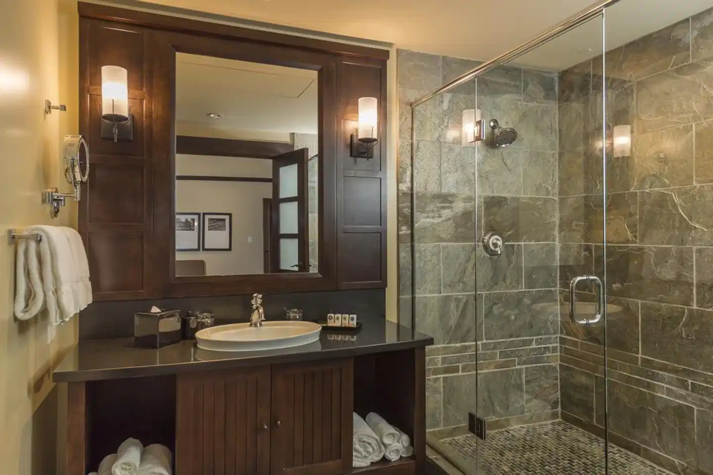 Nita Lake Lodge Badezimmer