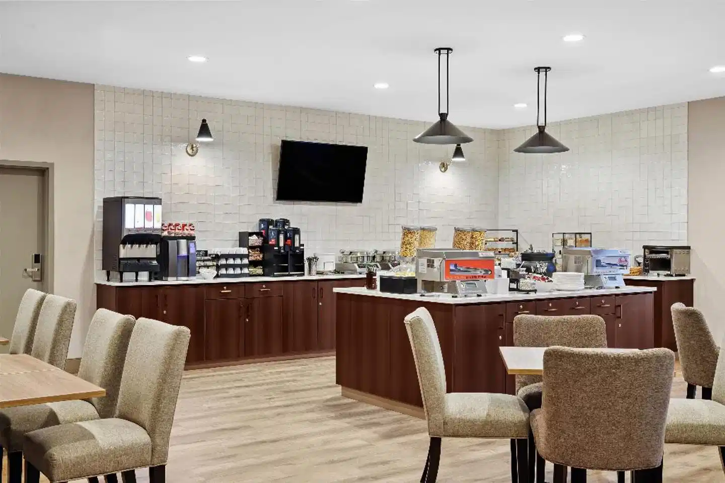 Ramada by Wyndham Drumheller Hotel & Suites Bar