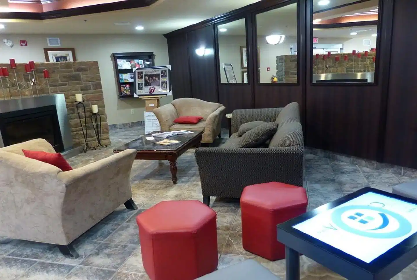 Ramada by Wyndham Drumheller Hotel & Suites Lobby