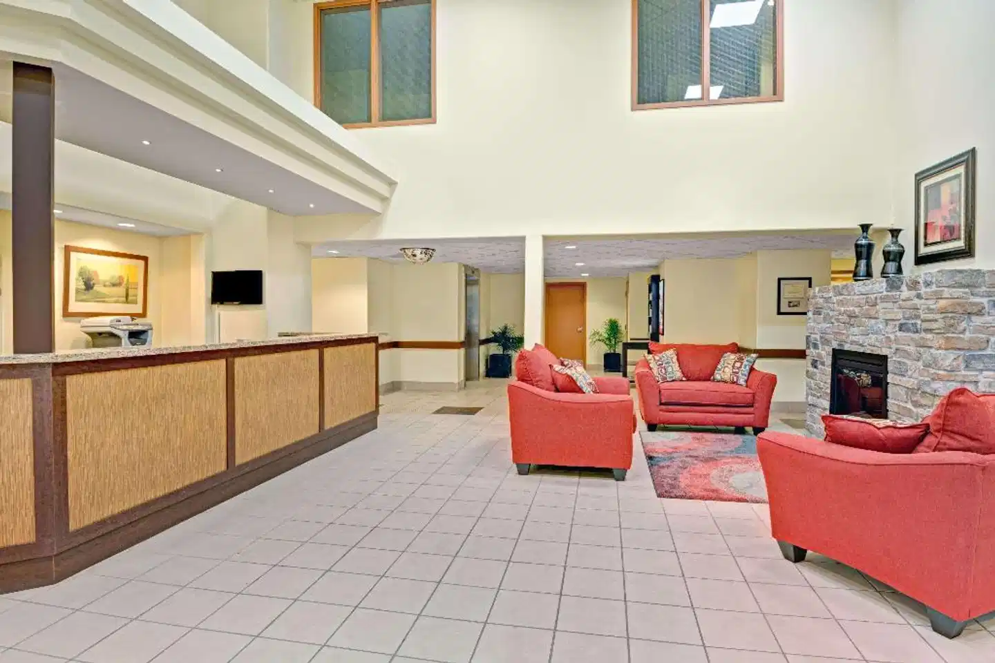 Super 8 by Wyndham Barrie Lobby