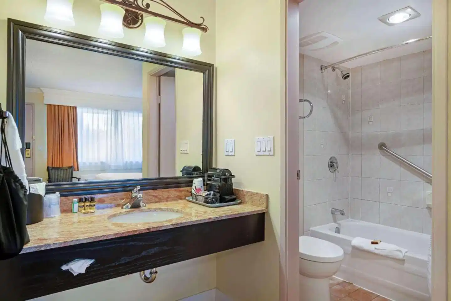 Best Western Plus Burnaby Hotel Badezimmer