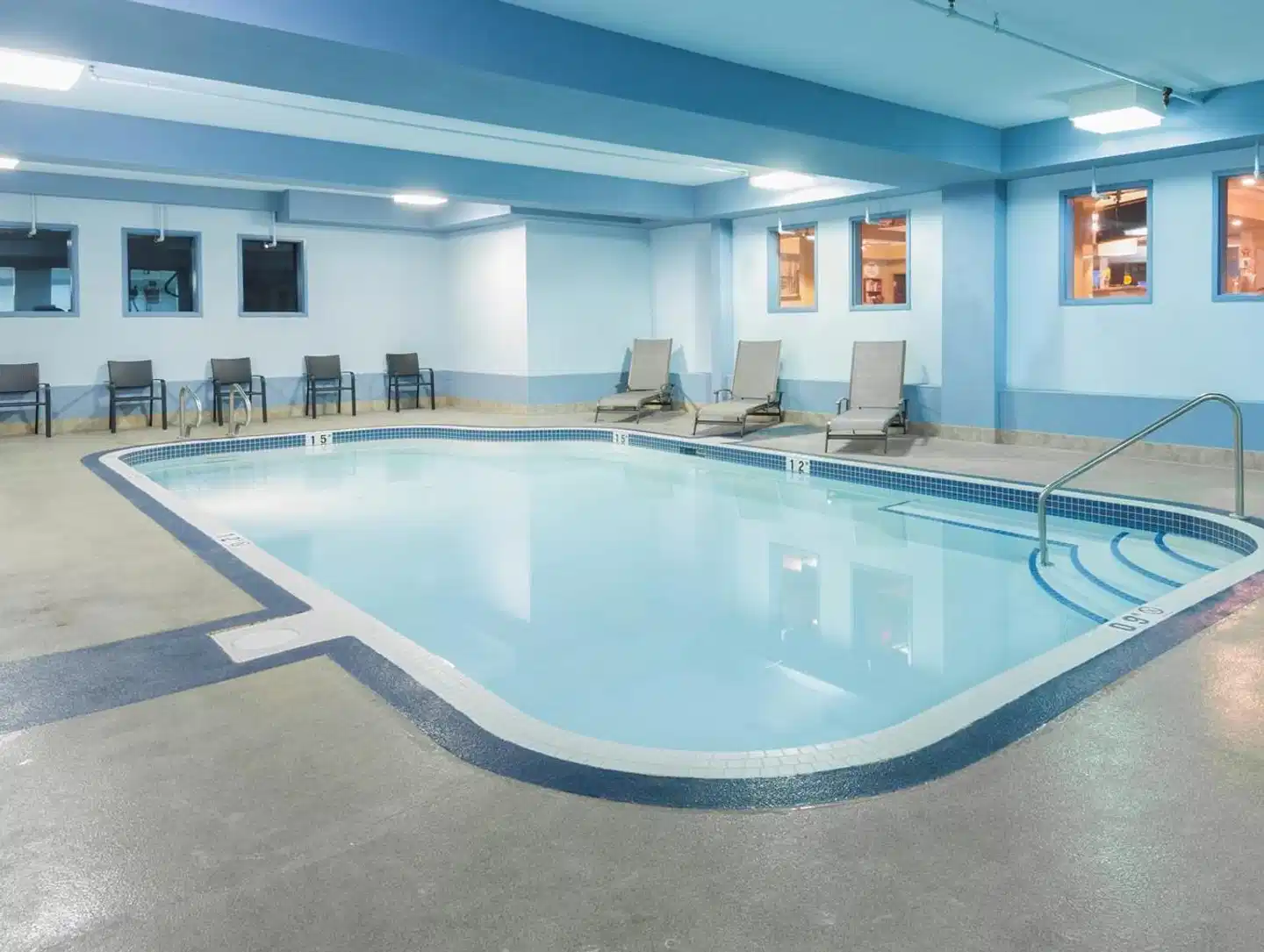 Super 8 by Wyndham Fort Saskatchewan Hallenbad