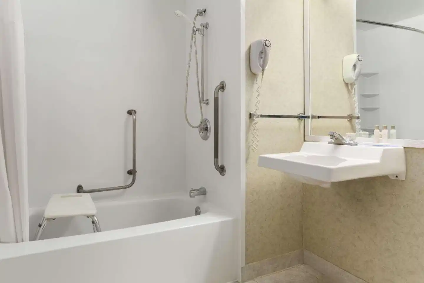 Travelodge by Wyndham Winnipeg East Badezimmer