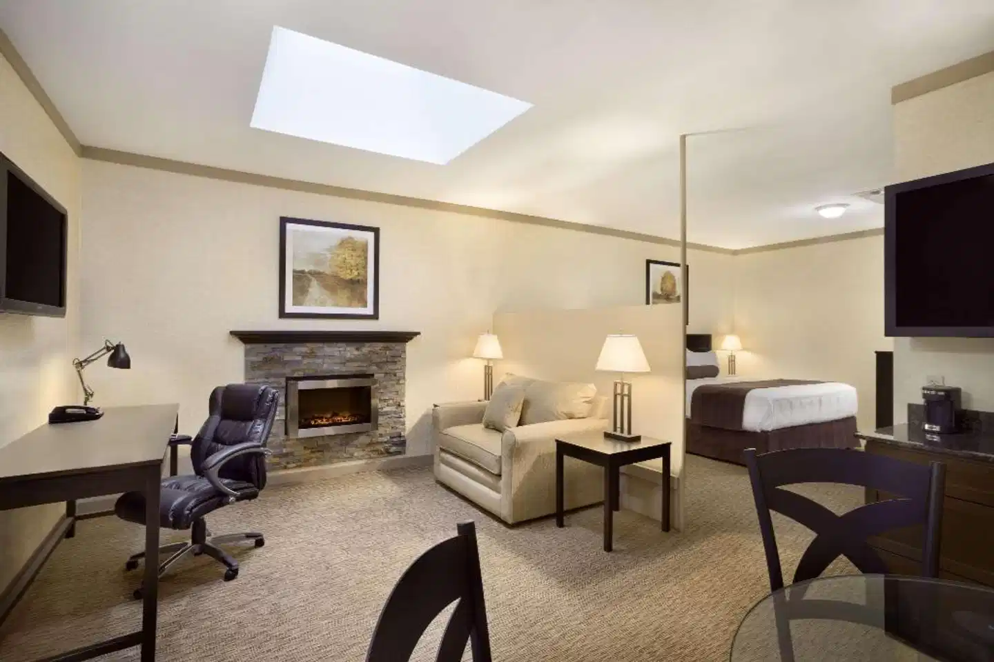 Days Inns & Suites Sault Ste. Marie Lobby