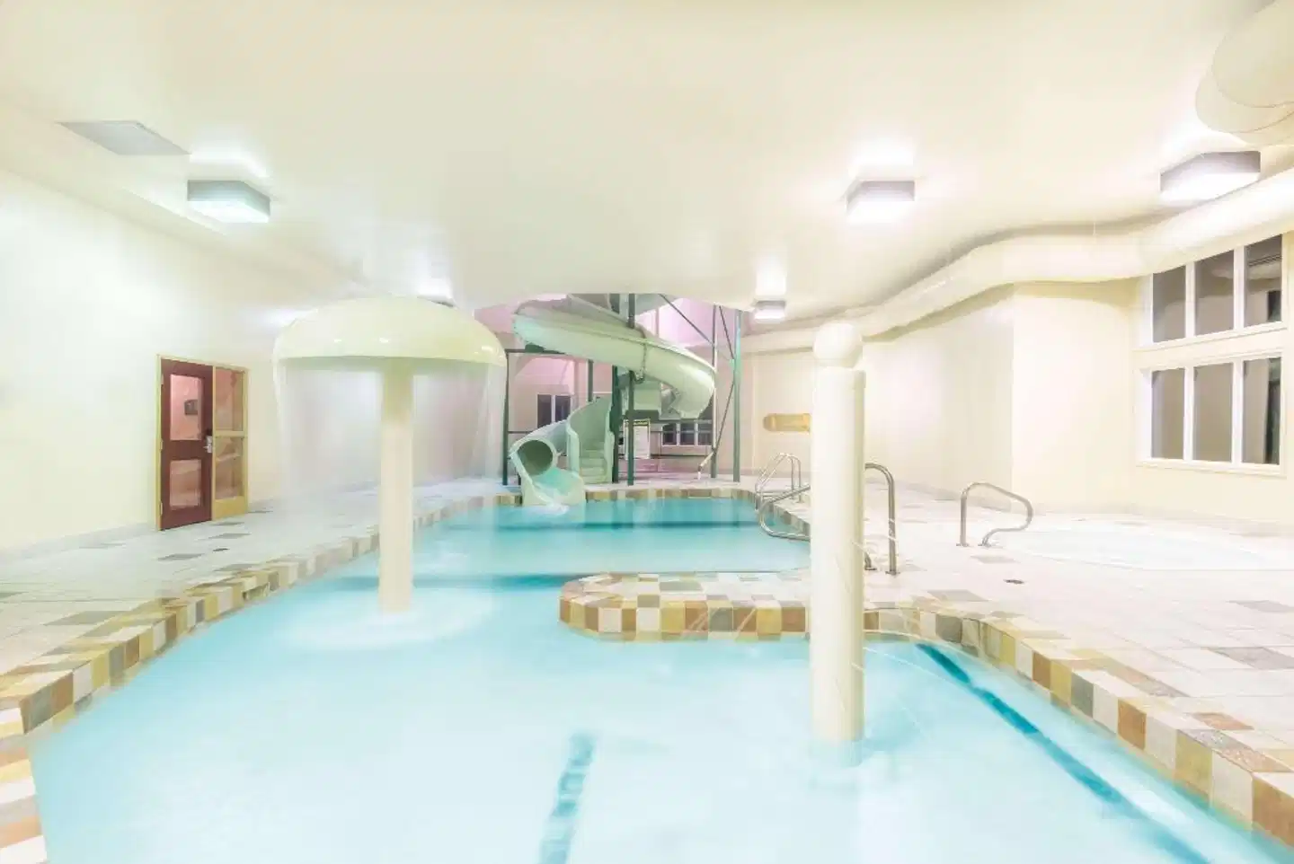 Super 8 by Wyndham St Johns Hallenbad