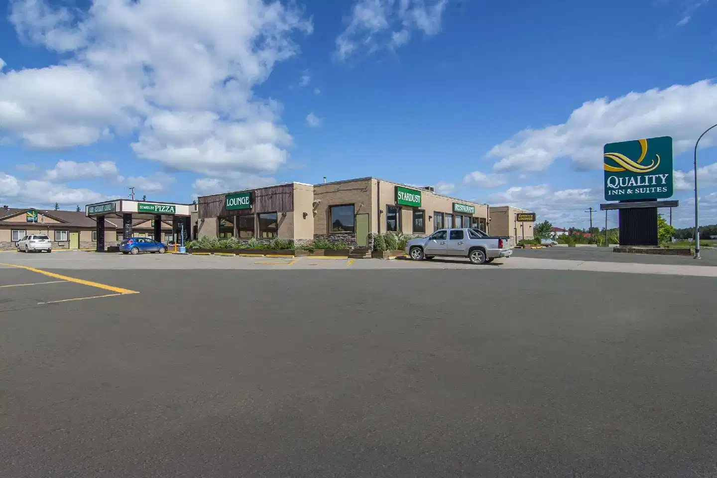 Quality Inn & Suites High Level Aussenansicht