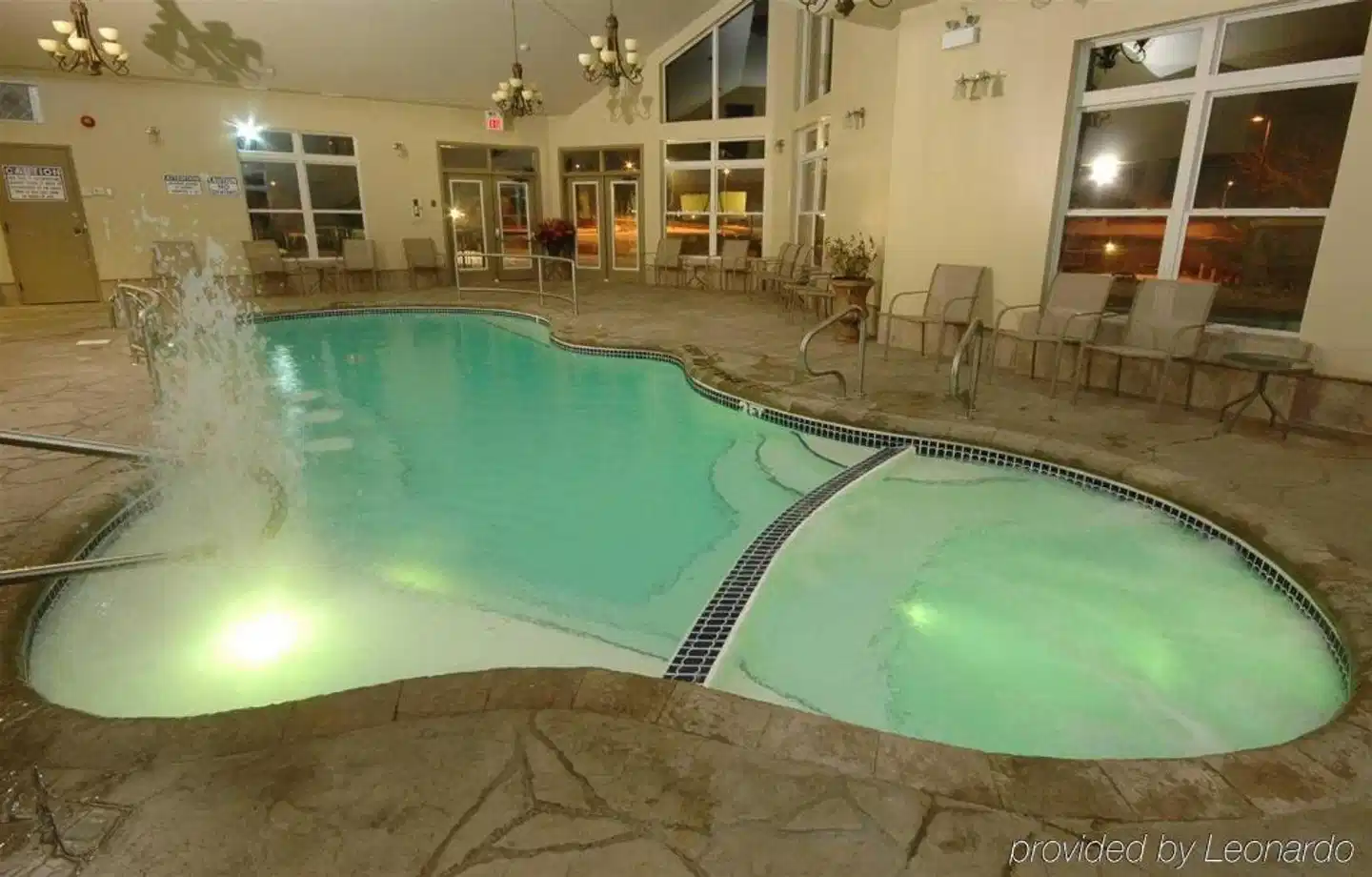 Days Inn by Wyndham Kingston Hallenbad