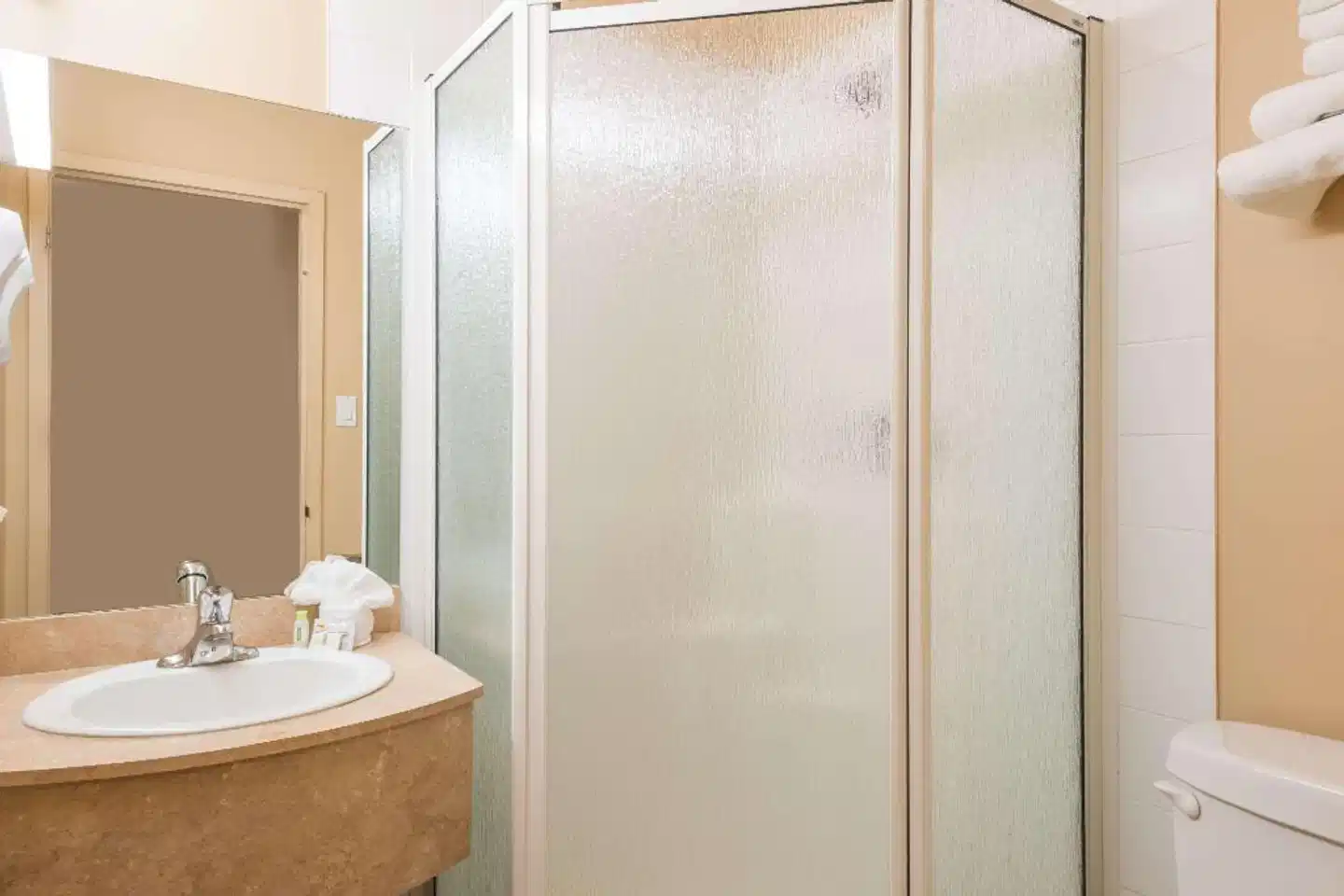 Super 8 by Wyndham Sainte Agathe Des Monts Badezimmer