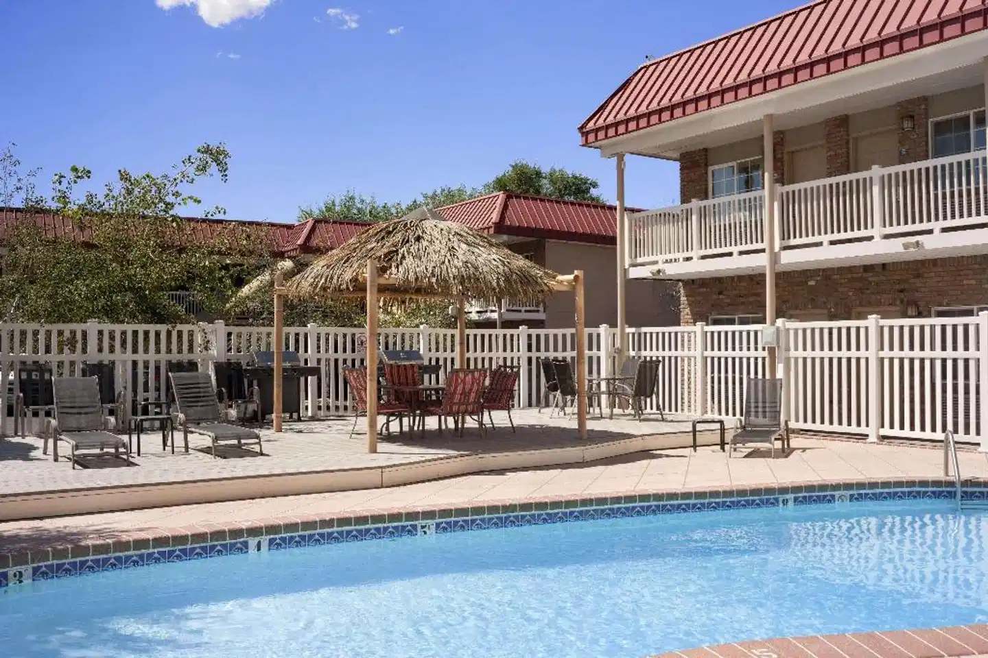 Days Inn by Wyndham Montrose Pool