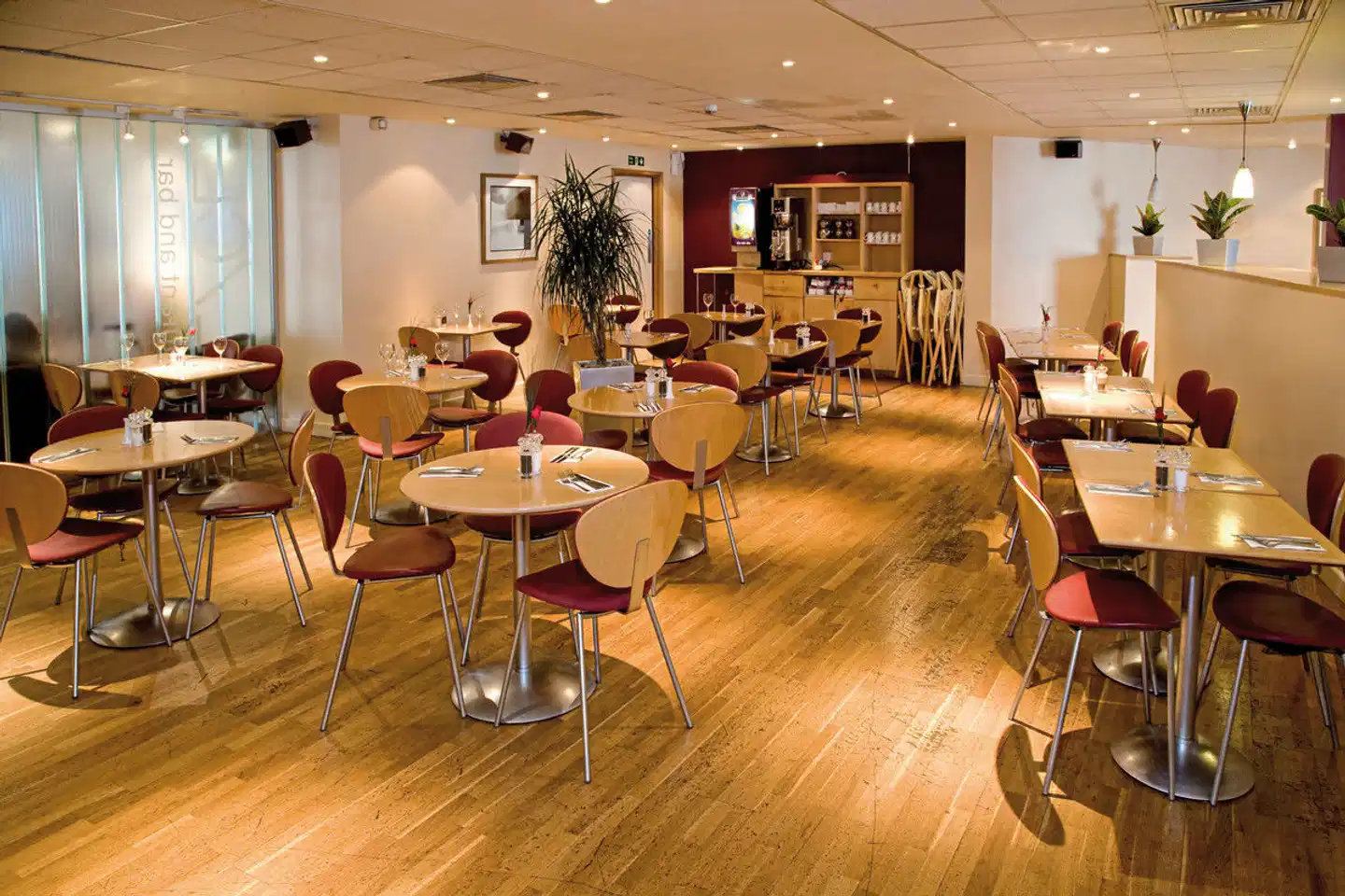 Premier Inn Kensington (Earls Court) Bar
